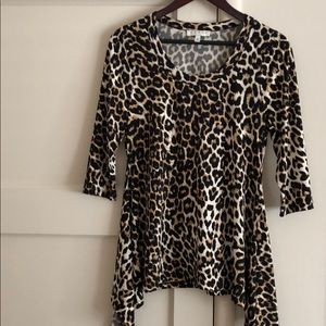 EUC ANIMAL PRINT TOP